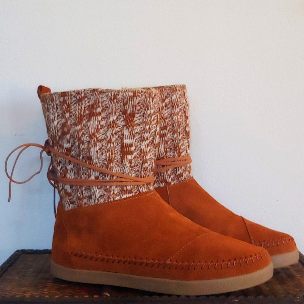 NWOT Toms Suede Boots